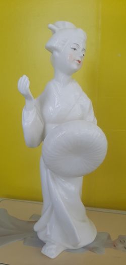 New collectable fine bone China Geisha girl
