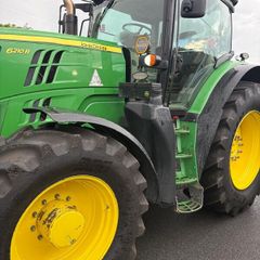 John Deere R210