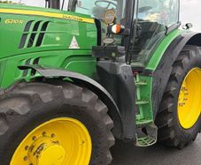 John Deere R210