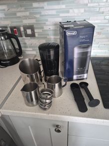 DeLonghi coffee grinder & Accessorizes