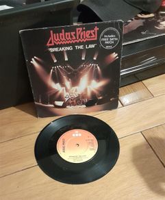 Judas PRiest BReaking Tzhe Law uk 7inch 1980