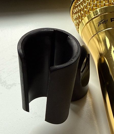 Peavey PVi 2 Gold Dynamic Vocal Microphone with Case & Clip