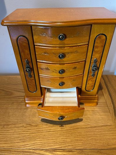 Jewellery box