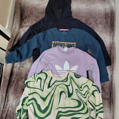 Bundle of Girls jumpers (1)