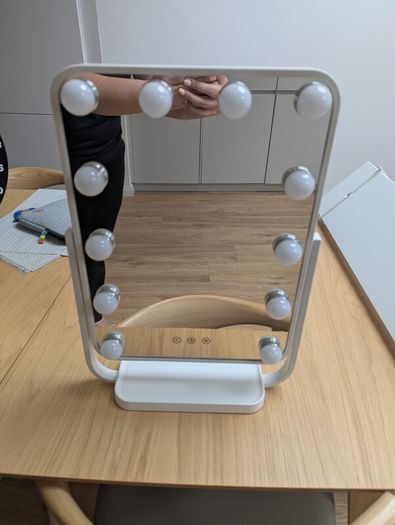 mirror light