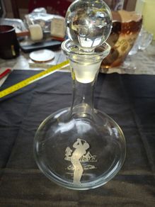 Crystal Glass Decanter CASTLEBLAYNEY GOLF CLUB with a Solid Glass Ball Stopper Postage Available, The Etched Figure of a Golfer