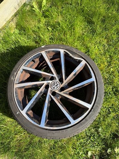 Volkswagen 17" Alloy wheels + tyres