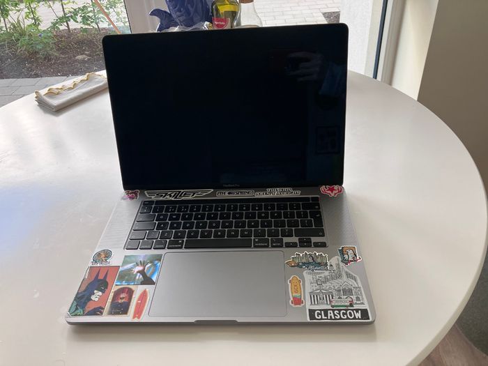 Apple MacBook Pro 16 Inch 2019 Touch Bar i7 512GB 16GB Ram 733 Cycles