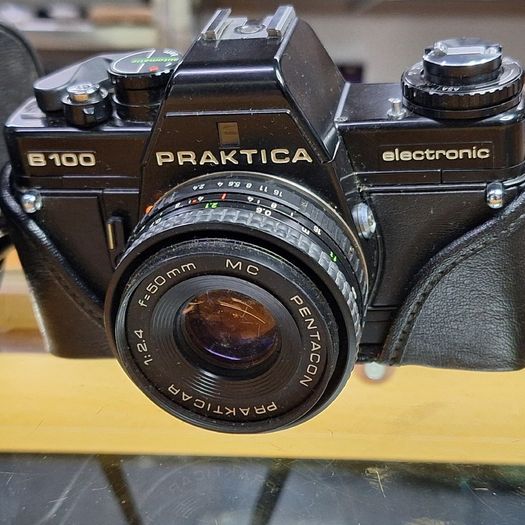 Praktica B100 electronic Pentacon 50mm f/2.4 MC SLR 35mm Film Camera