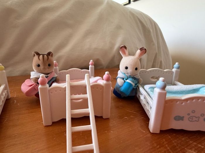 Sylvanian Families Triple Bunk Beds & 3 Nursery Baby Figures Set