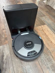 Robot Vacuum - Shark Wet & Dry