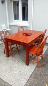 solid oak table suits 6 people, 4 pine chairs, perfect condition