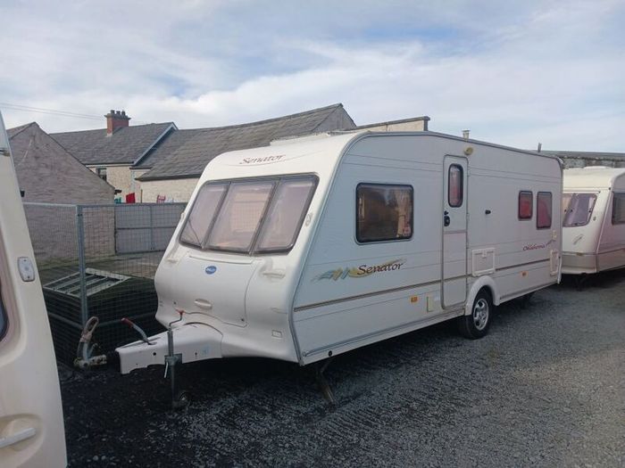 2005 bailey senator caravan fixed bed