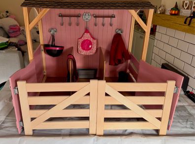 Our generation stables with two horses and accessories seen in photos