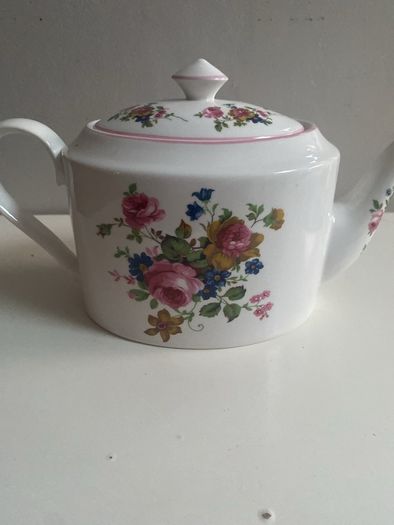 Fabulous Royal Albert Astbury  pattern tea pot