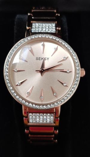 Seksy Rose Gold Watch and necklace