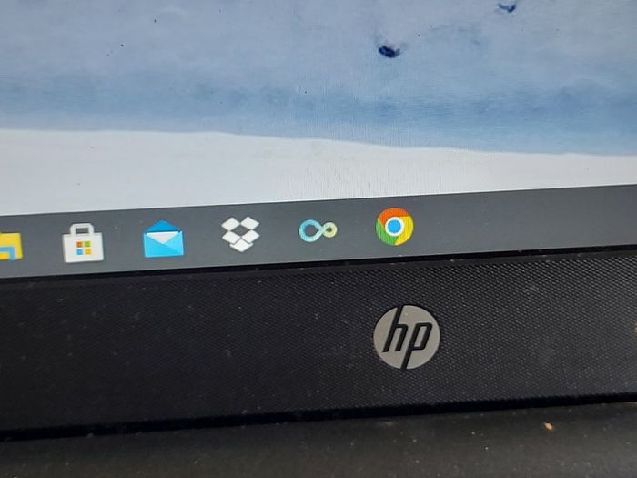 HP 15.6 inch Laptop, Model 15-bw059sa, AMD A6-9220 Radeon R4, 5 Compute Cores 2C plus 3G, 2.5GHz, 4GB Ram, 1 Terrabyte HDD, Windows 10, Microsoft Edge, Chrome, and VLC