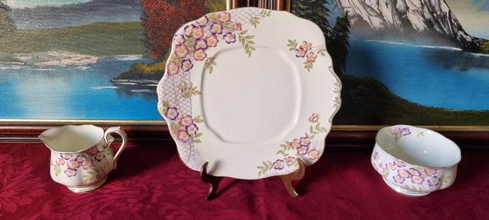 Vintage 33 Piece Royal Albert Crown China Floral Spray Tea Set For 10 Person Setting Made In England