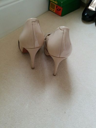 Kurt Geiger cream high heel shoes