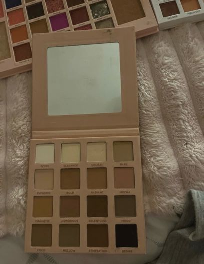 eyeshadow pallets