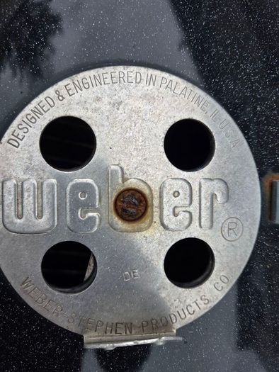 Weber 57cm Compact Kettle charcoal barbecu