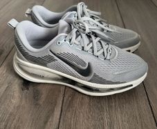 Nike Vomero 18 Older Kids' Road Running Shoes - Wolf Grey / Platinum - Size UK 5