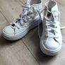 Converse shoes. White Girls Junior trainers, Size EU 33 Image 4