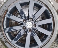 17" Genuine Vw Alloys with tyres