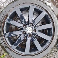 17" Genuine Vw Alloys with tyres