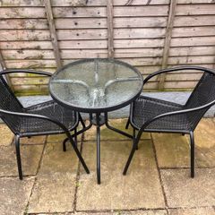 Outdoor table and chairs