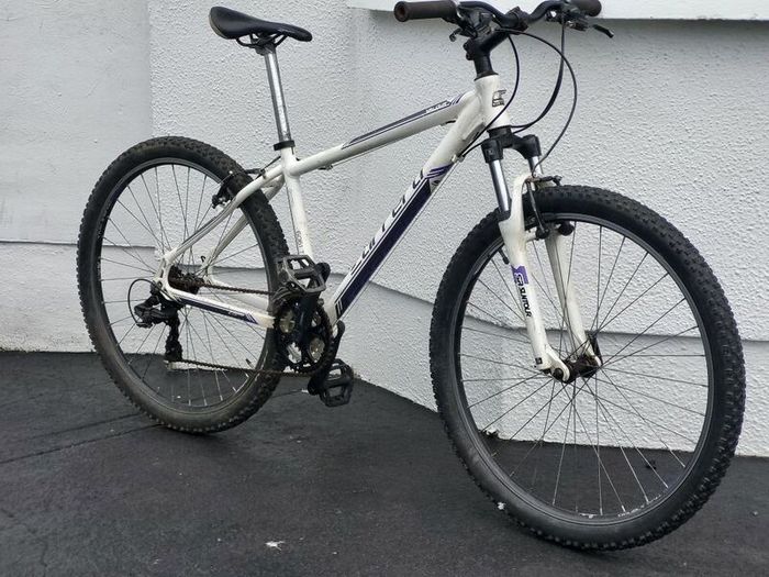 Mountain Bike Carerra Valour 27.5 Wheels