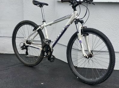 Mountain Bike Carerra Valour 27.5 Wheels