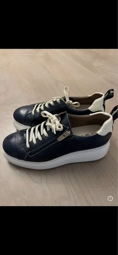 Wonders shoes