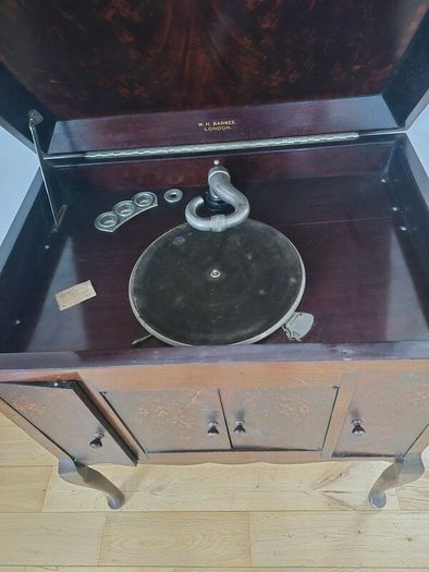 W.H. Barnes 1939 Gramophone