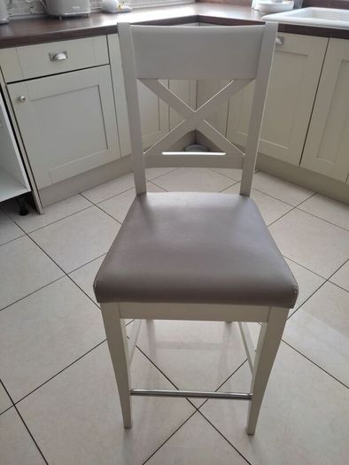 Kitchen Table and Chairs x4