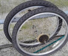 2 bycicle wheels