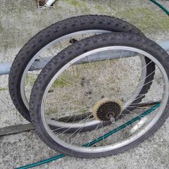 2 bycicle wheels