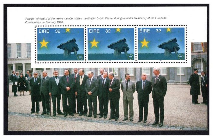 1992 Ireland Single European Market Commemorative Stamp Booklet Pane Mint Never Hinged (MNH). Hibernian HP54