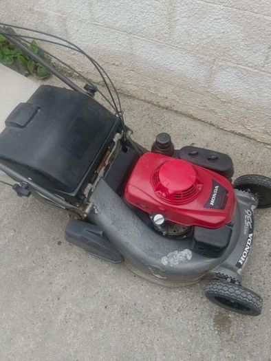Honda HRD 536 Hydrostatic self drive roller lawnmower with 23 inch aluminium deck, in excellent working condition, which starts first pull.