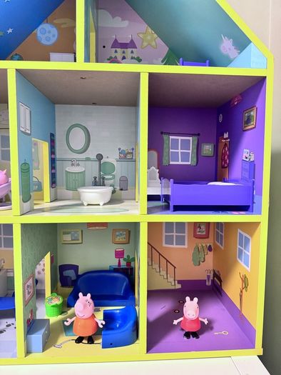 Peppa Pig wooden house with Baby Evie RRP 69.99