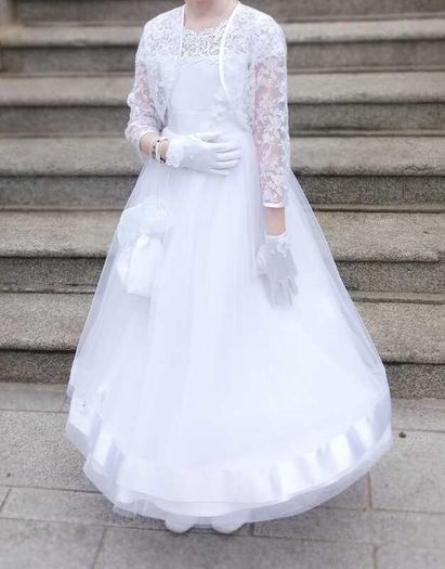 Communion Dress as good as new 120 euro.