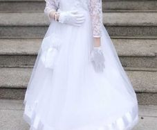 Communion Dress as good as new 120 euro.