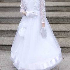 Communion Dress as good as new 120 euro.