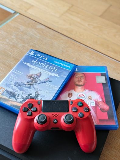 PS4 Slim 500GB + 1 controller + 2 Games