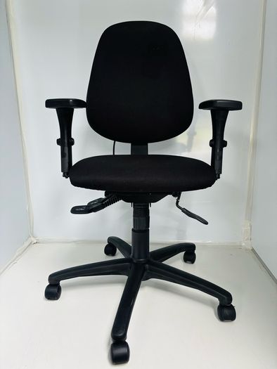 office chair Highest Grade (new cost 899 sterling )