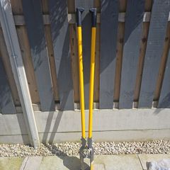 Roughneck Fibreglass Post-Hole Digger