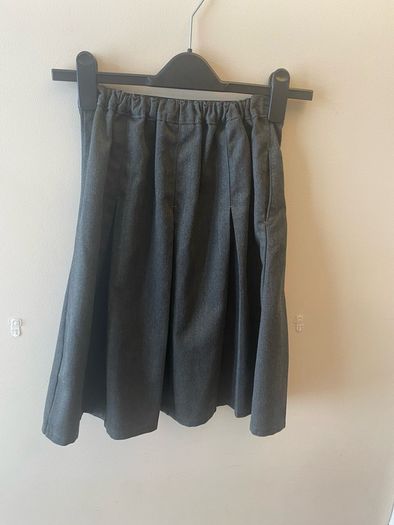 M&S grey skirt (age 9-10)