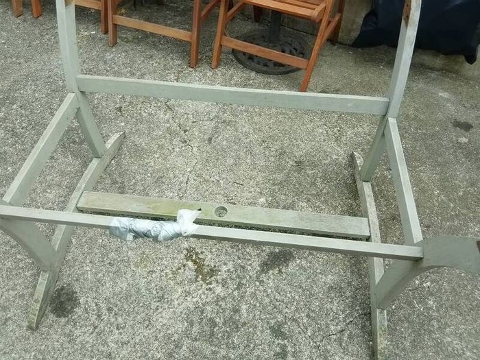 garden table and chairs