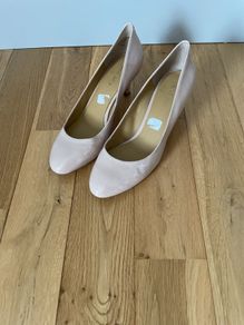Nine West nude shoes, size UK 5 (US 7.5 W).