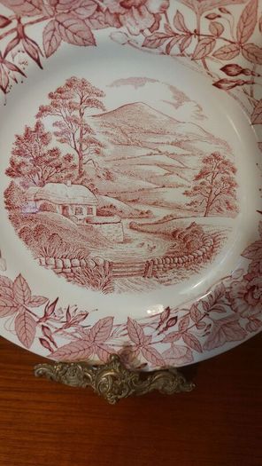 Fabulous Vintage Arklow Pottery Pink and White 9 Inch Wall Plate in an Classic Style Country Landscape Scene with a border of Hedgerow Plants